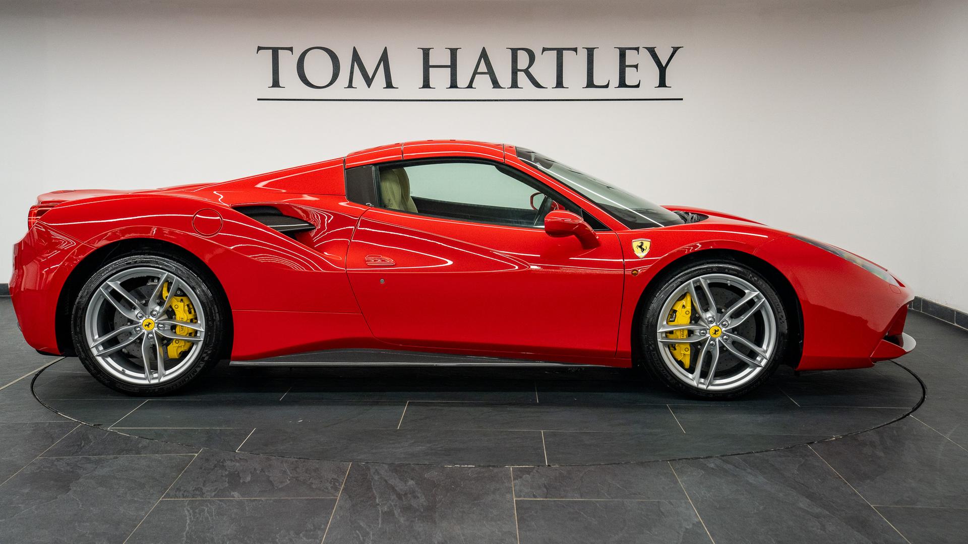 Ferrari 488 Photo 5e569d19-fadd-4ac7-8927-33a776de580f.jpg