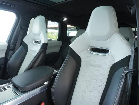 Land Rover Range Rover Sport Photo 5e684bc2-f9a1-4ea5-80f8-1bca1ef6fd48.jpg