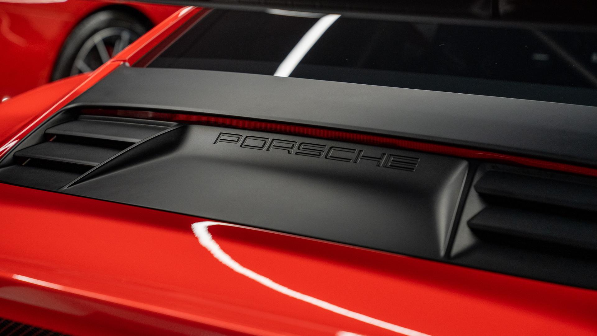 Porsche 911 Photo 5e8635dc-c0e4-48a1-b04f-e976a1e7b5ba.jpg