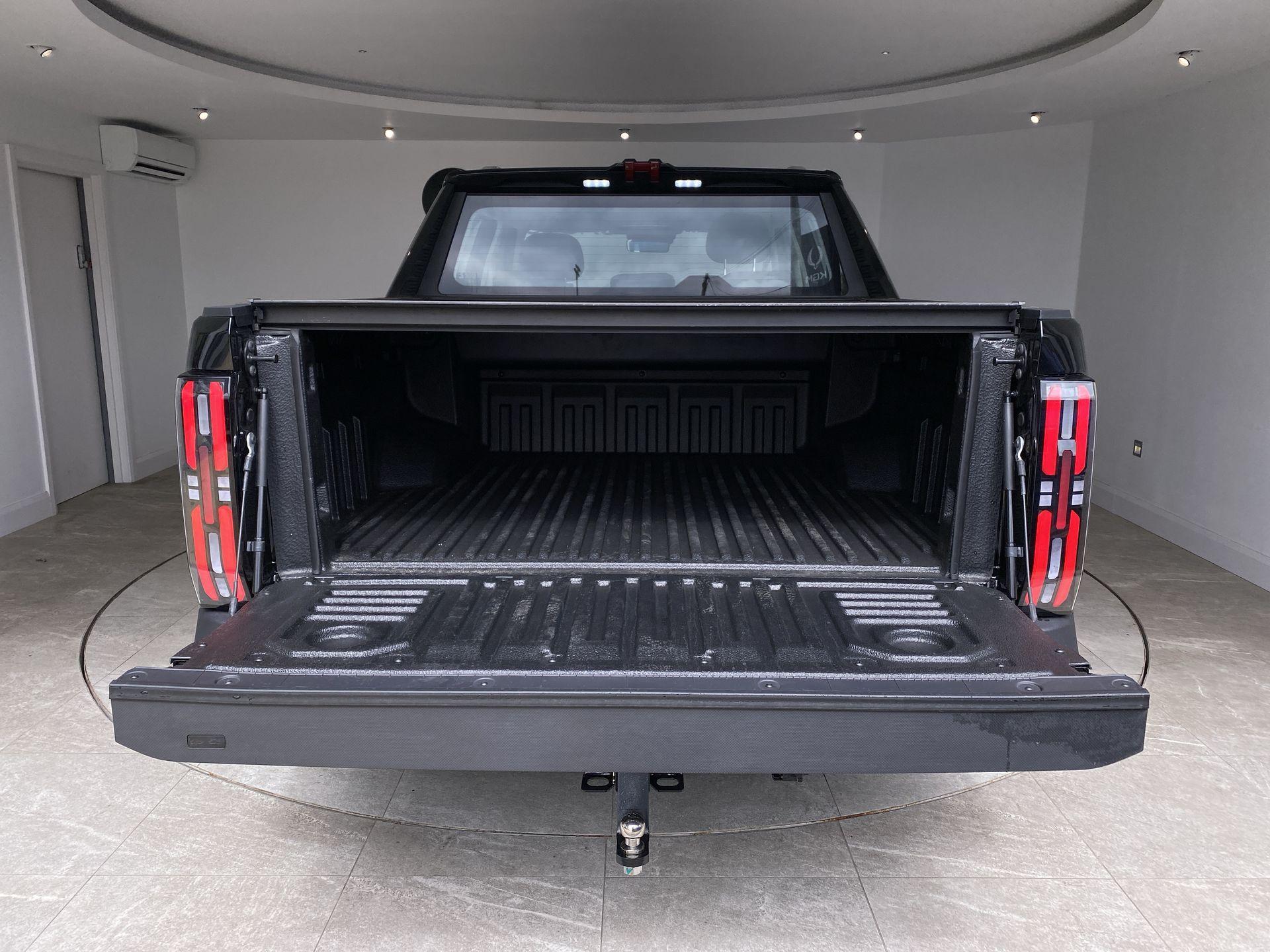 2026 MAXUS TERRON 9 E 325kW Premium Double Cab Pickup 102kWh Auto - vehicle photo 8 for sale on PureCar