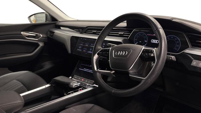 Audi Q8 e-tron Photo 6