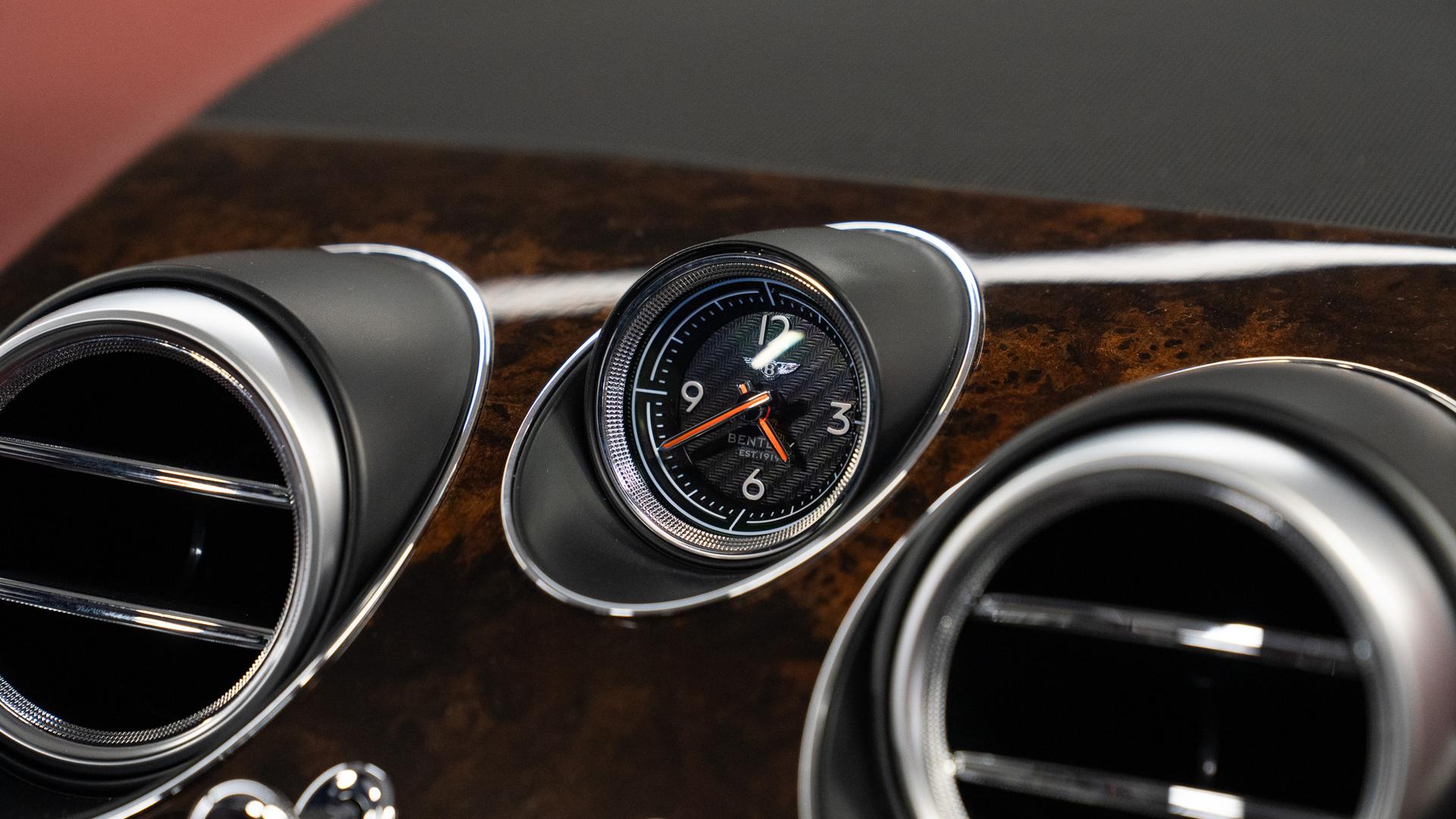 Bentley Bentayga Photo 5ea2d8f4-0e7b-4c8a-97fc-73693128f113.jpg
