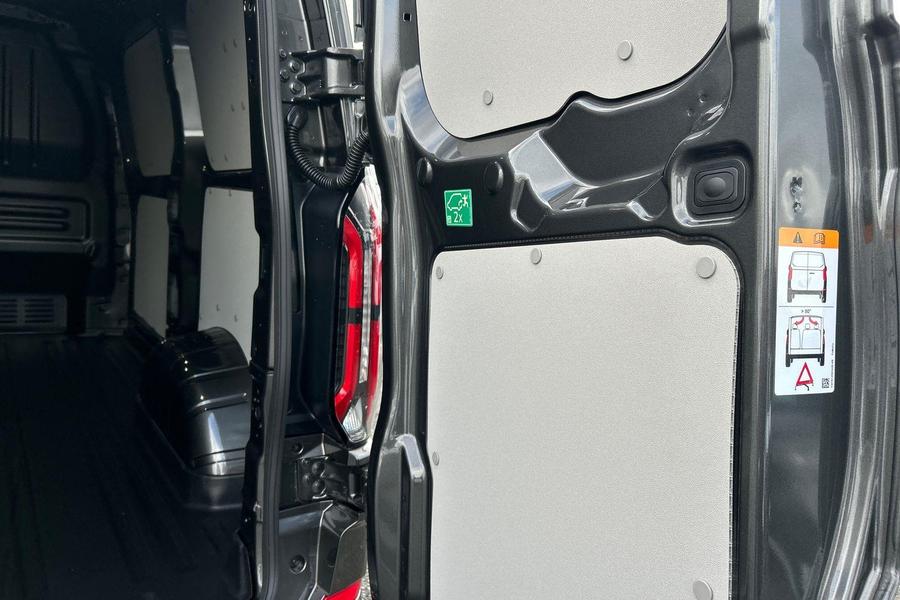 Ford TRANSIT CUSTOM Photo 5eaa486d-ec14-4f13-8551-9ac8a9ecf006.jpg