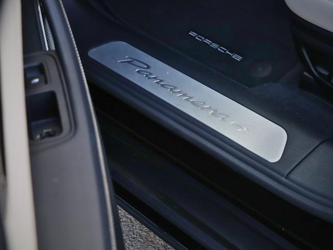 PORSCHE Panamera Photo 28