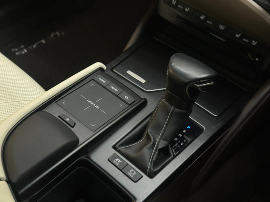Lexus ES Photo 5eb0528a-6836-40b9-bdb0-303d07df6293.jpg