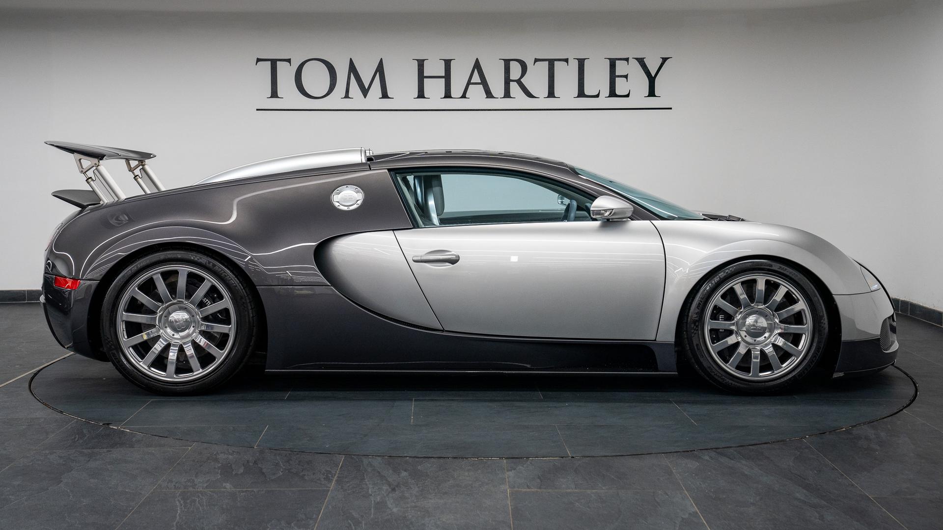 Bugatti Veyron Photo 5ec0b365-a314-4724-bc65-de45feafbf28.jpg