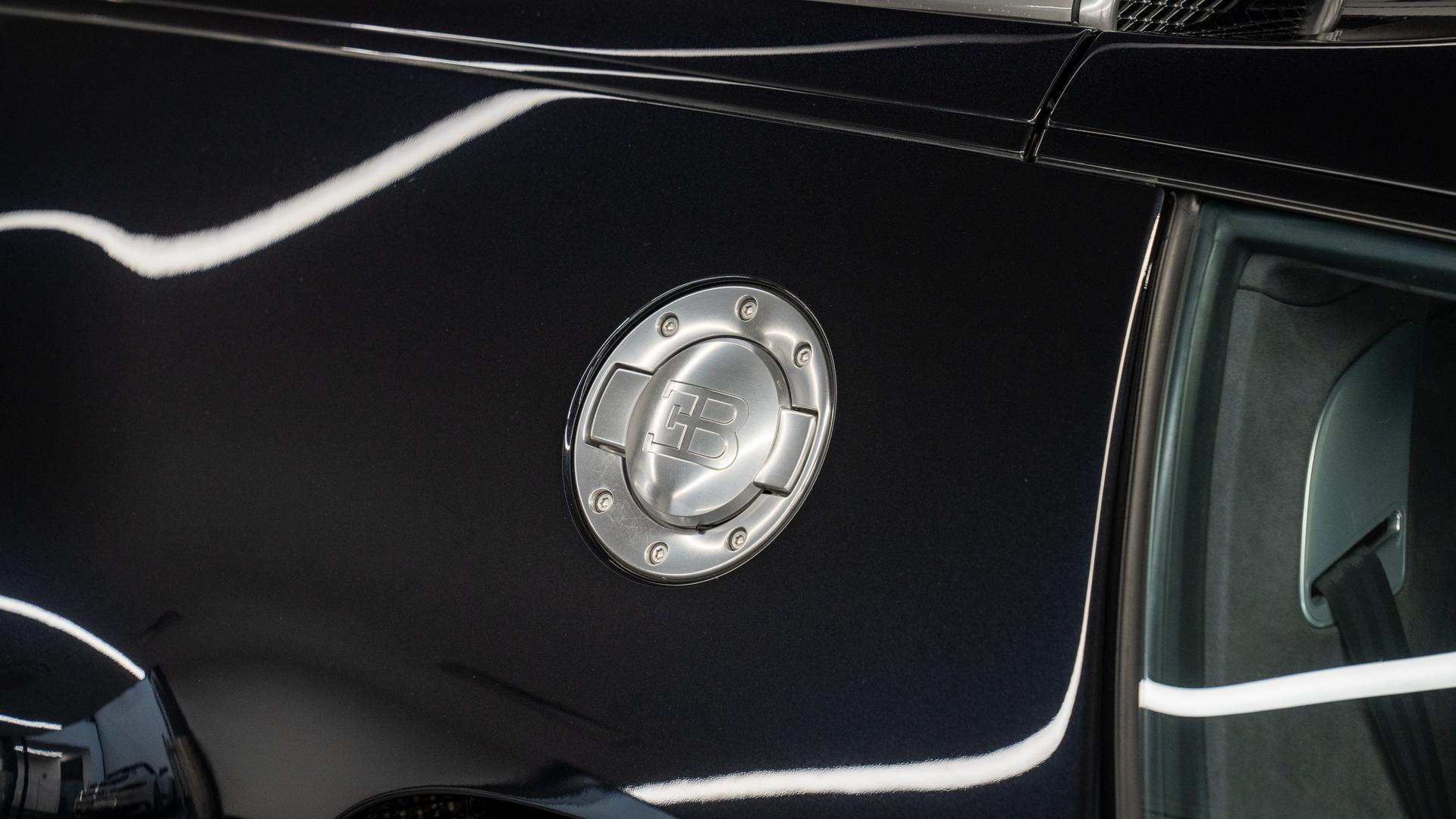 Bugatti Veyron Photo 5ec5f756-1869-47cf-9eb0-794679868d76.jpg