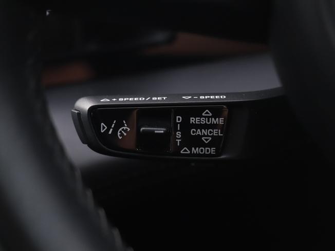 PORSCHE Taycan Photo 11