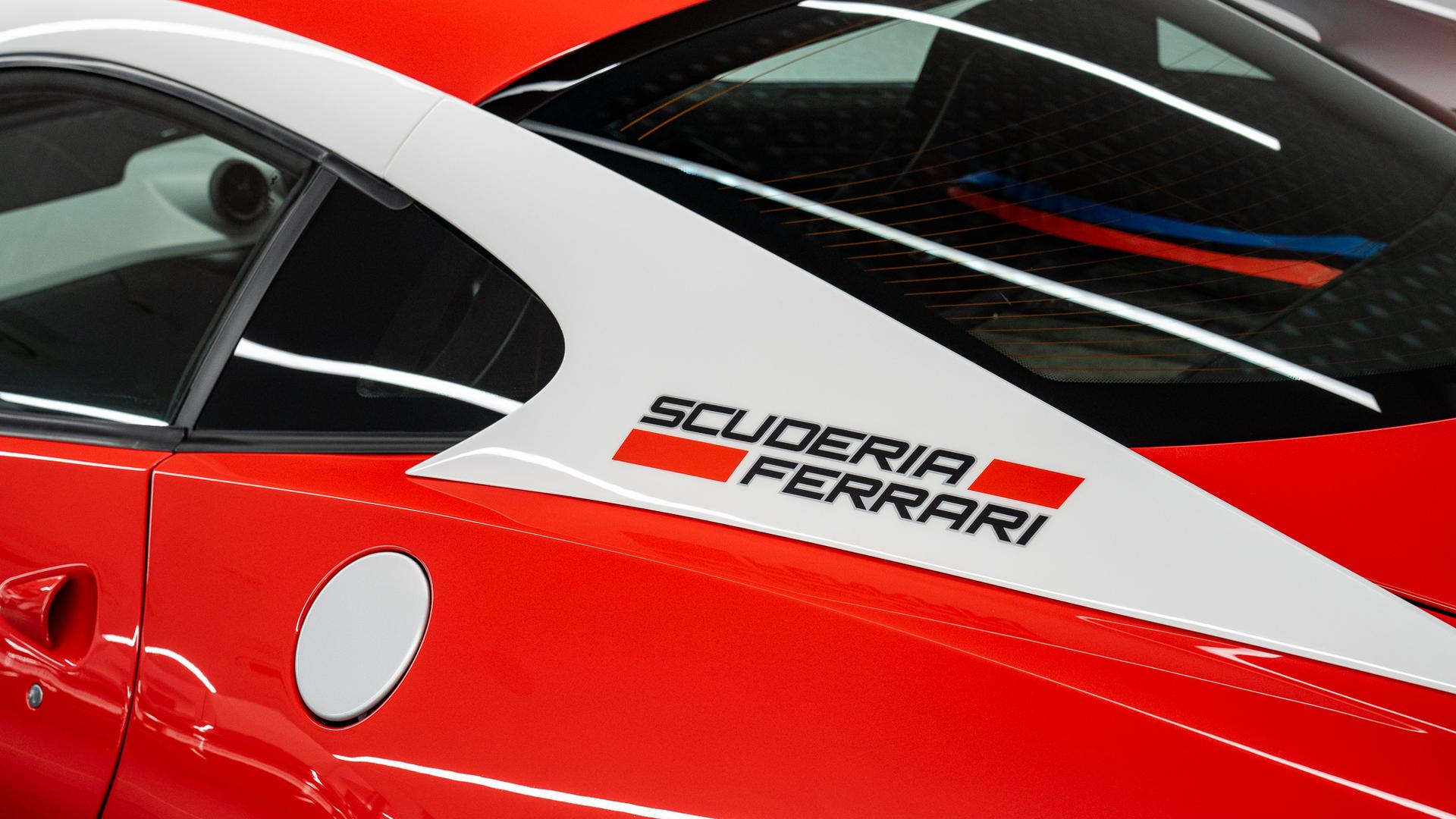 Ferrari 599 GTB Photo 5ed2b90e-2621-4ec7-a8fd-907b04207e42.jpg