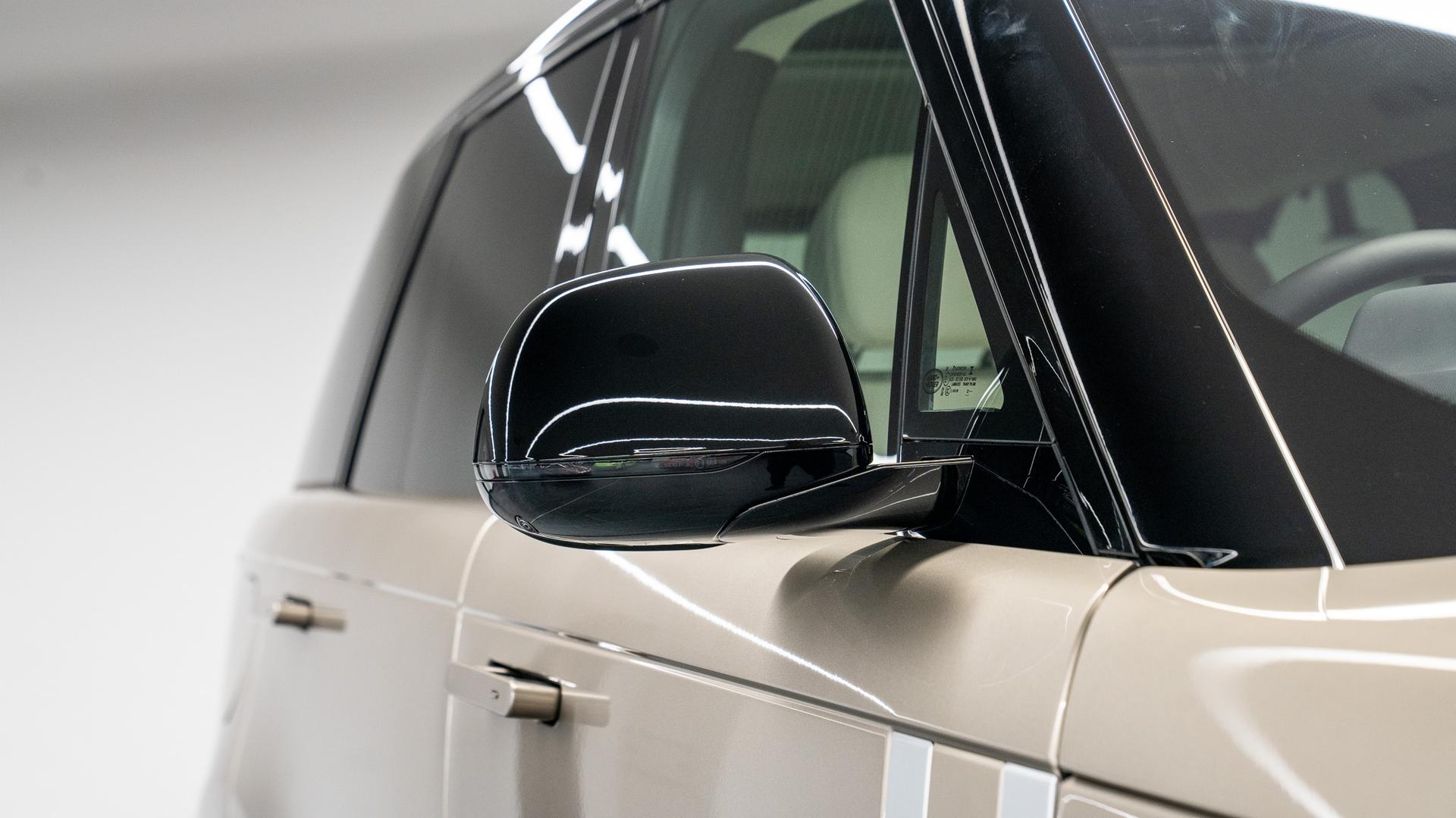 Land Rover Range Rover Photo 5edfa2f0-4d42-476e-9f40-d52a6875a240.jpg