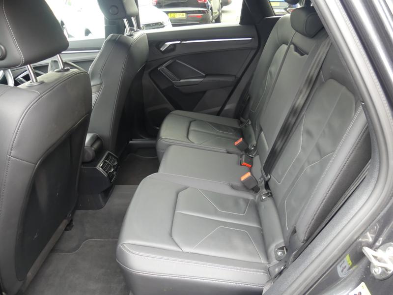 Audi Q3 Photo 5ee45eb5-6cb2-498b-b35c-e403de9a49c4.jpg