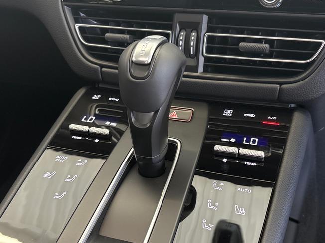 PORSCHE Macan Photo 12