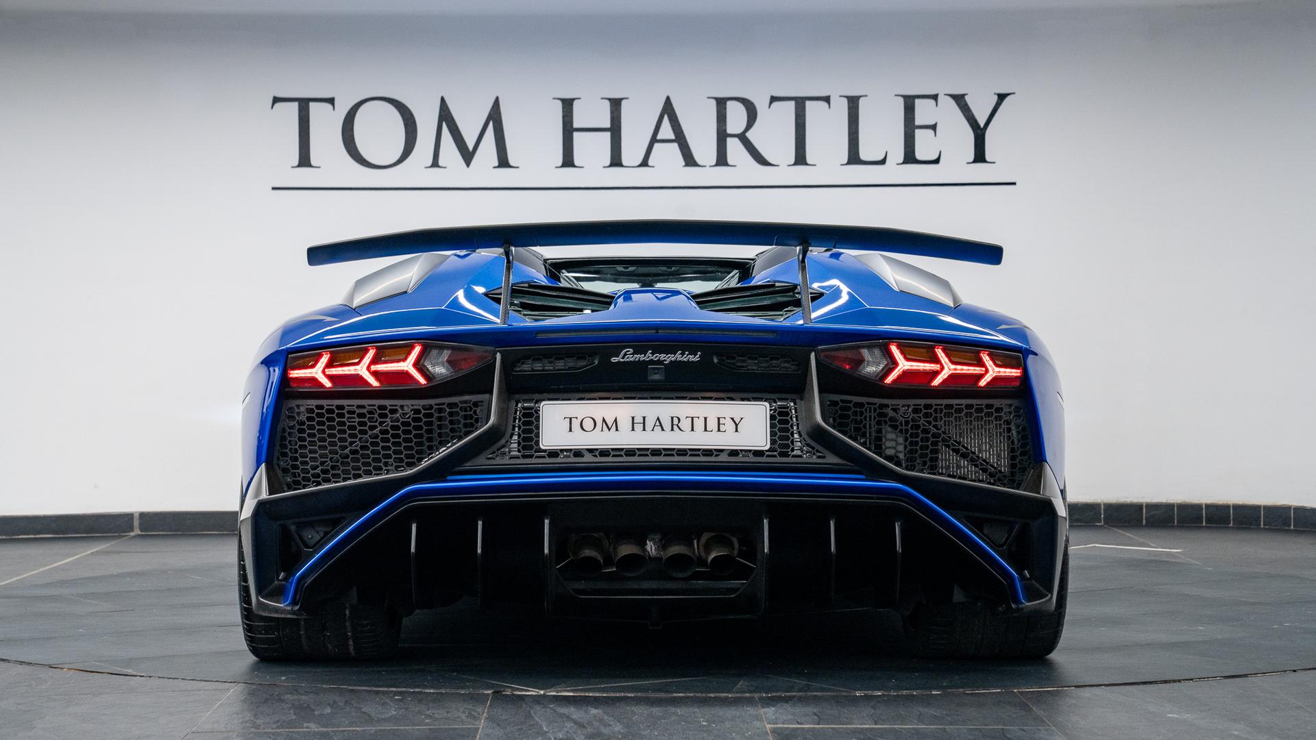 LAMBORGHINI Aventador Photo 5f2104c2-7cec-477b-be1c-3a9a6b1c9443.jpg