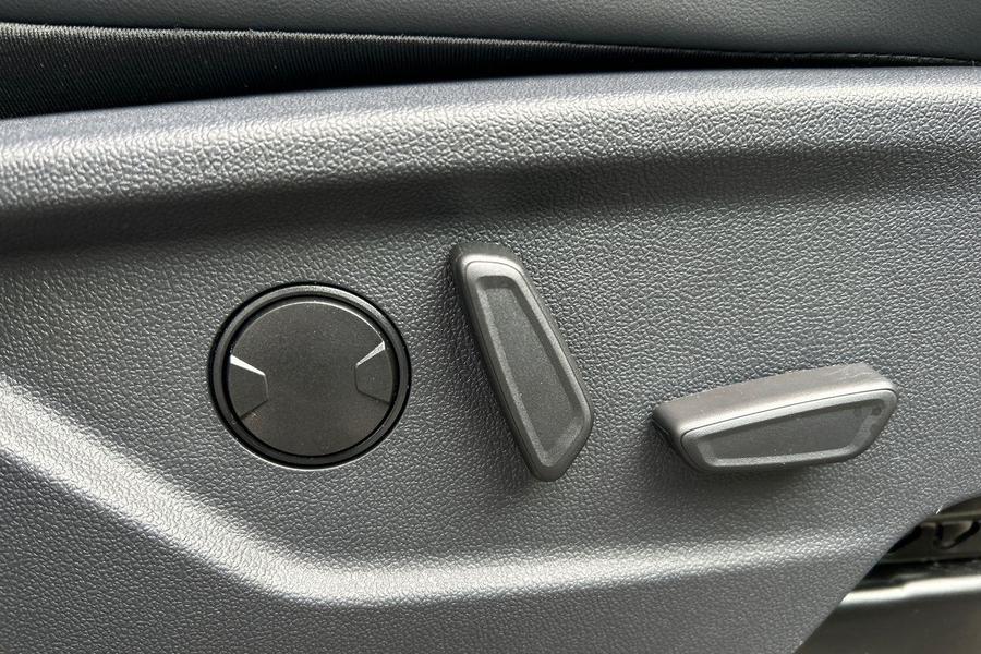 Ford TRANSIT CUSTOM Photo 5f2e2061-6276-43f1-8277-d0ddec5a02f2.jpg