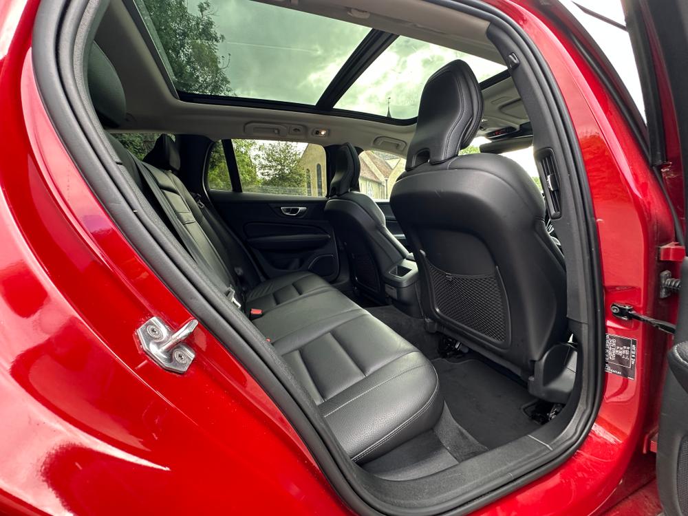 Used Volvo V60 KP69LTY 26