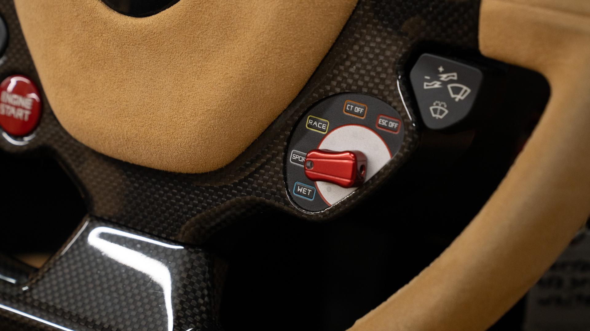 Ferrari 458 Photo 5f405fd5-3da5-447b-9bcd-60e3ec3f40fc.jpg