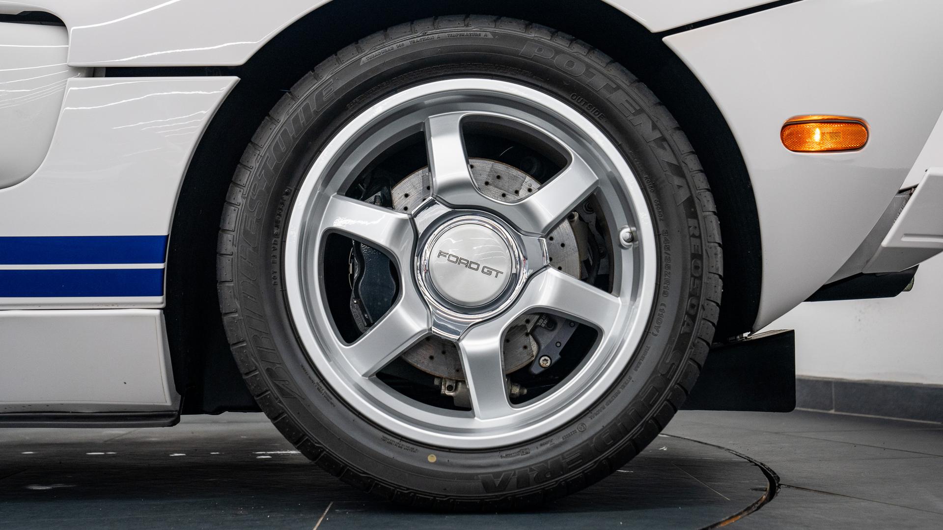 Ford GT Photo 5f40b2f9-d33d-4a62-88bb-99066bf229bd.jpg
