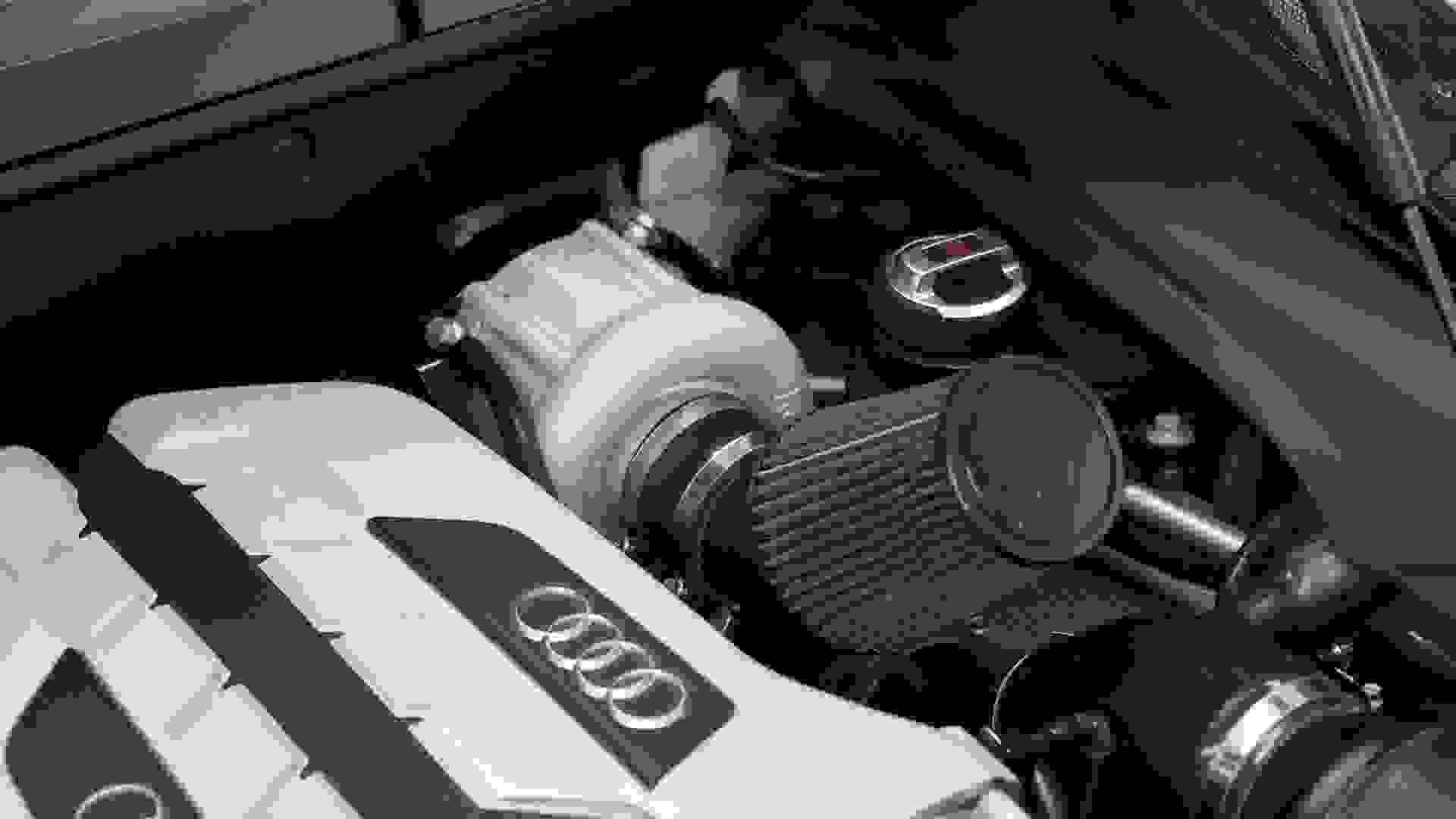 Audi R8 Photo 5f440d00-f759-4c49-ab75-efed02371550.jpg