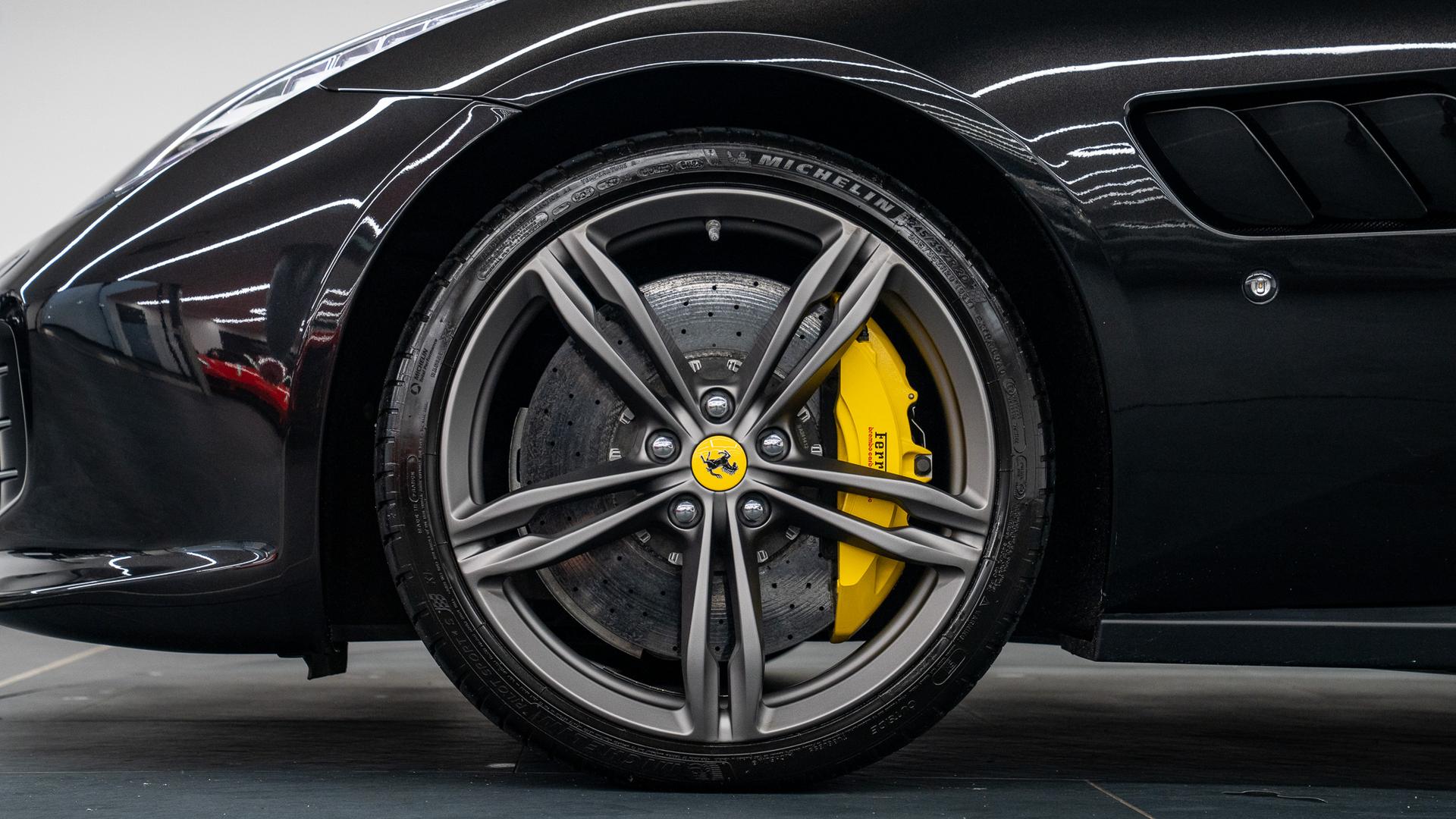 Ferrari GTC4 Lusso Photo 5f5b81db-3767-48a3-8ce0-95f620c79659.jpg