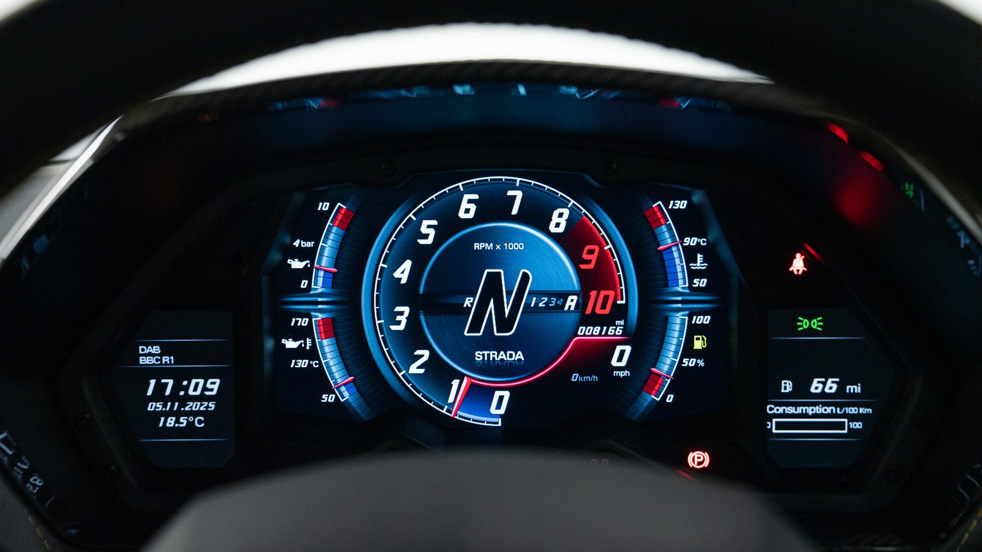 LAMBORGHINI Aventador Photo 5f5d3f3d-bb6d-4690-b163-7623f160046a.jpg