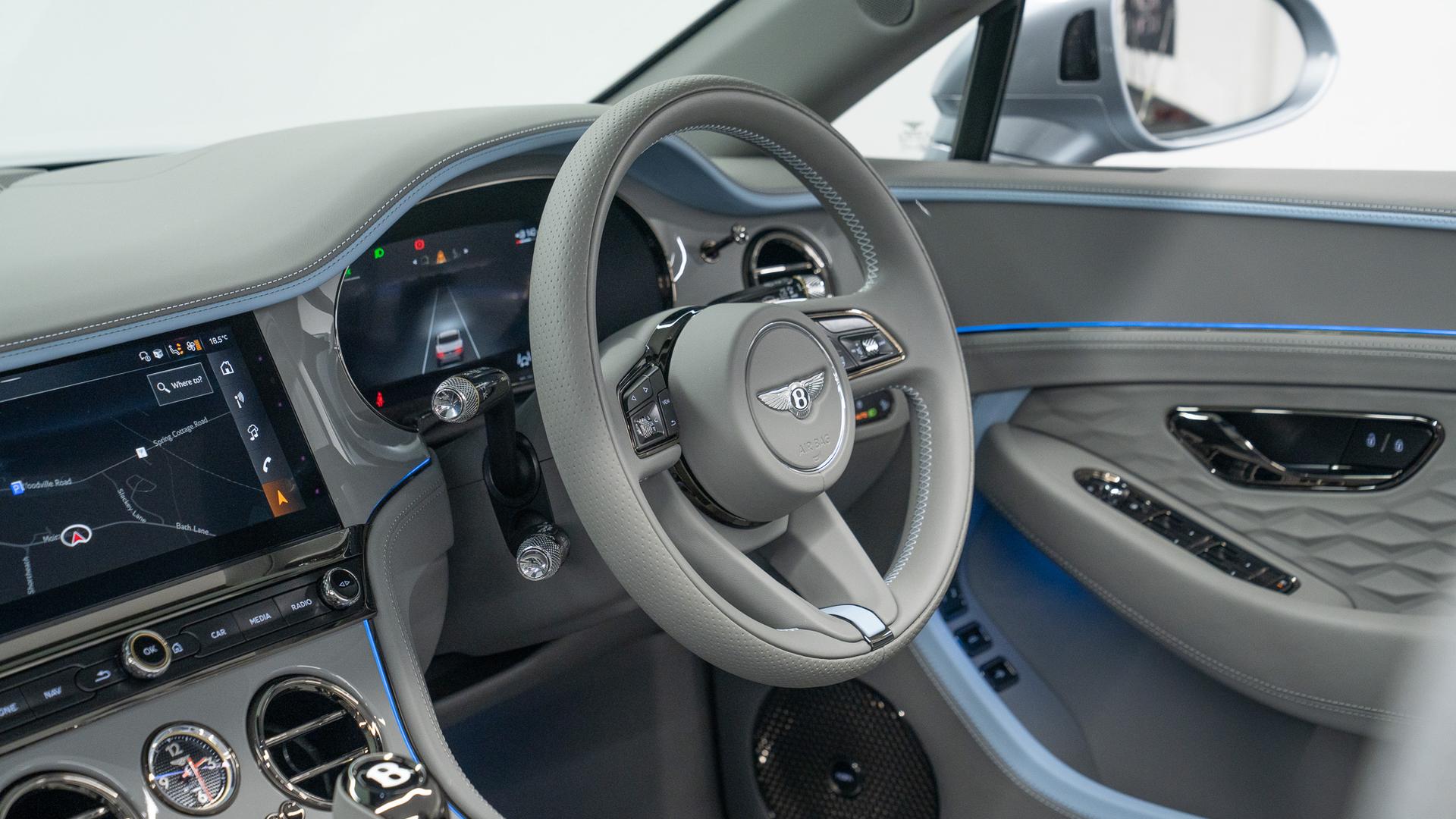 Bentley Continental Photo 5f683b7b-09ed-44dd-977e-2c160f8c4804.jpg