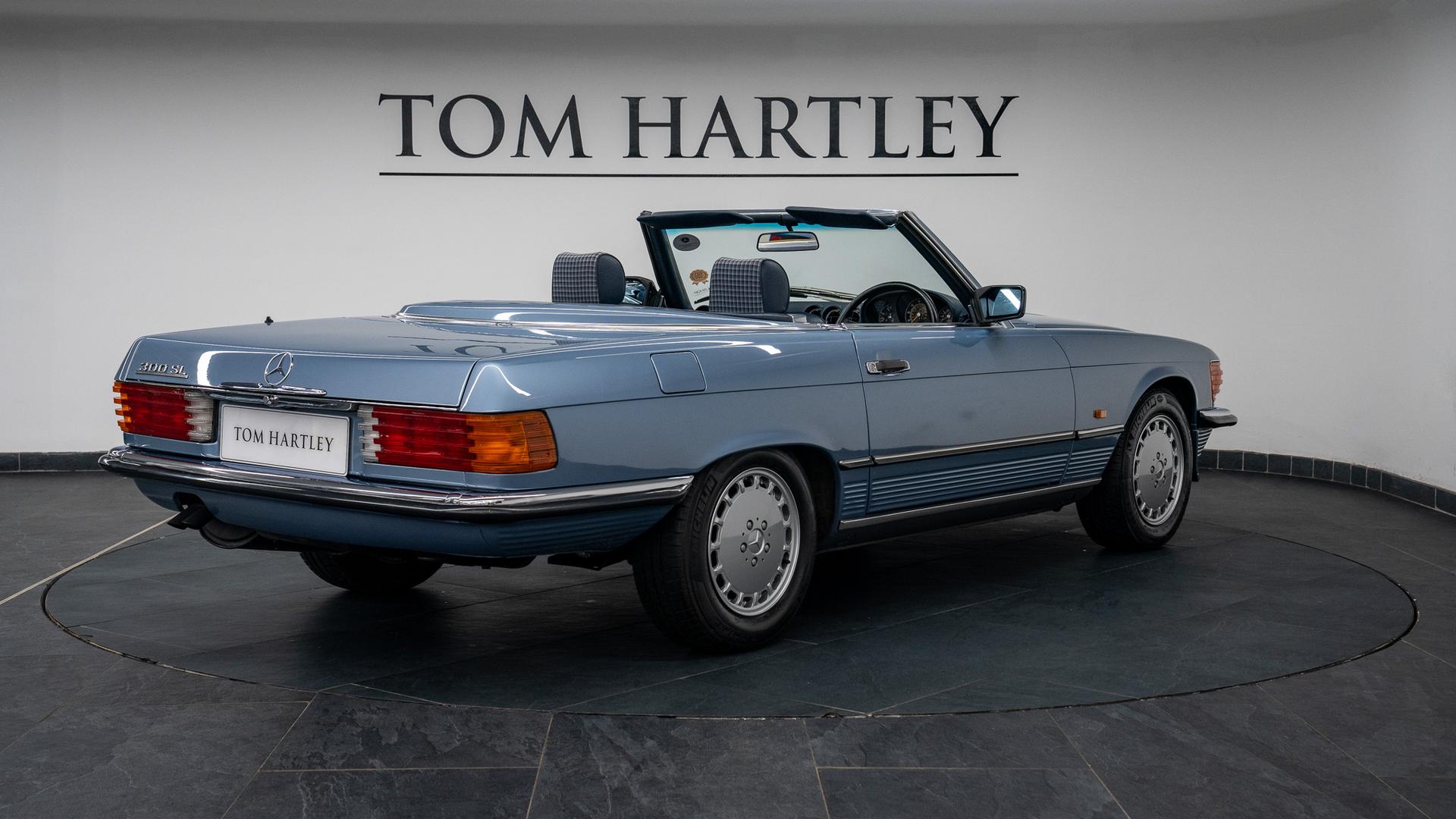Mercedes-Benz 300 Photo 5f904ec1-6803-4e1c-96d2-24bf3600ae40.jpg