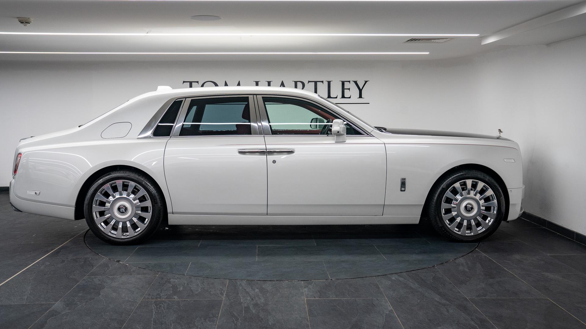 Rolls-Royce Phantom Photo 5fa33f5a-b3b4-4802-917d-3eff31d706cc.jpg