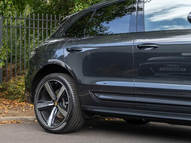 PORSCHE Macan Photo 38