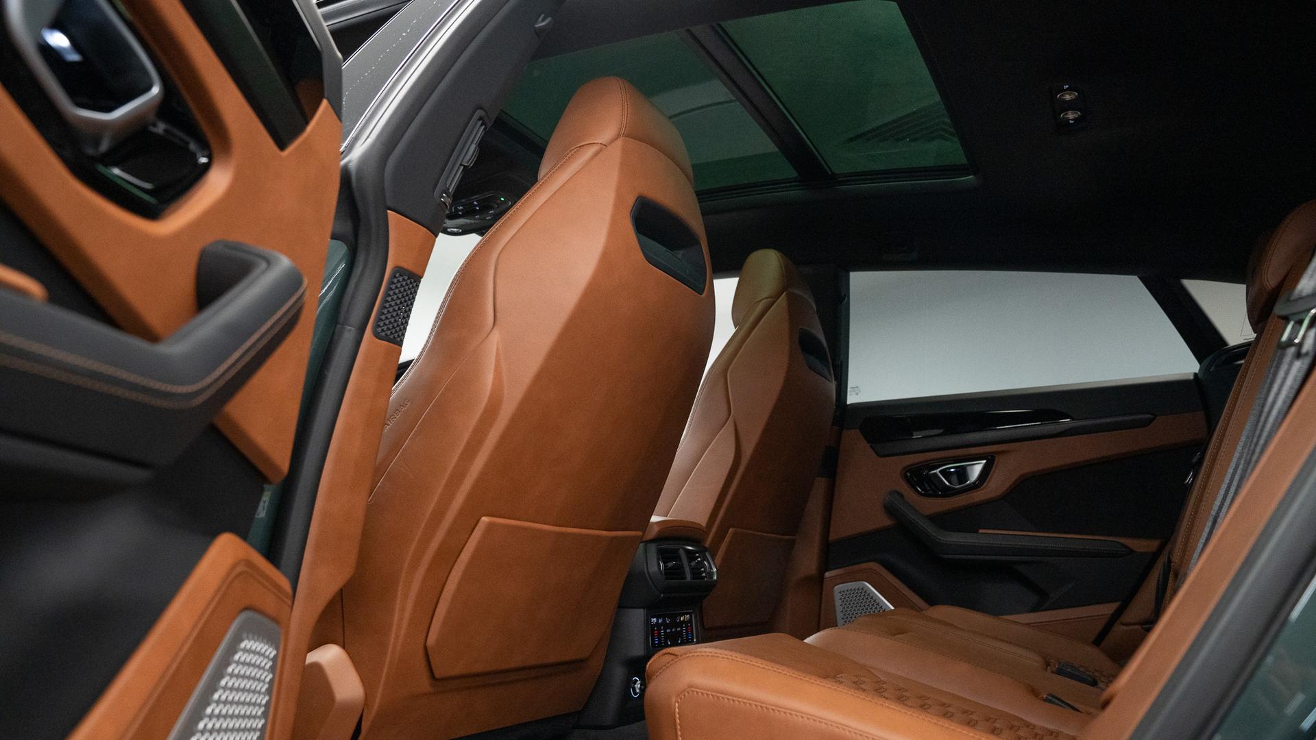 LAMBORGHINI Urus Photo 5ff7bb83-3fbc-47f3-b0c2-029fe505d5c6.jpg
