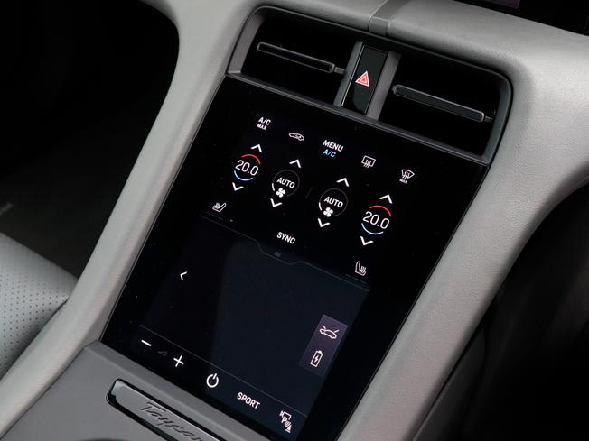 PORSCHE Taycan Photo 19