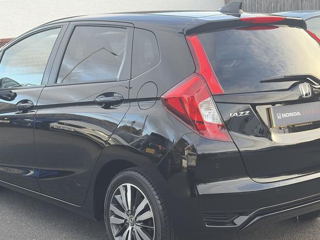 Honda Jazz Photo 5ff9dba8-6bc5-47a4-af8a-fd42b54400fb.jpg