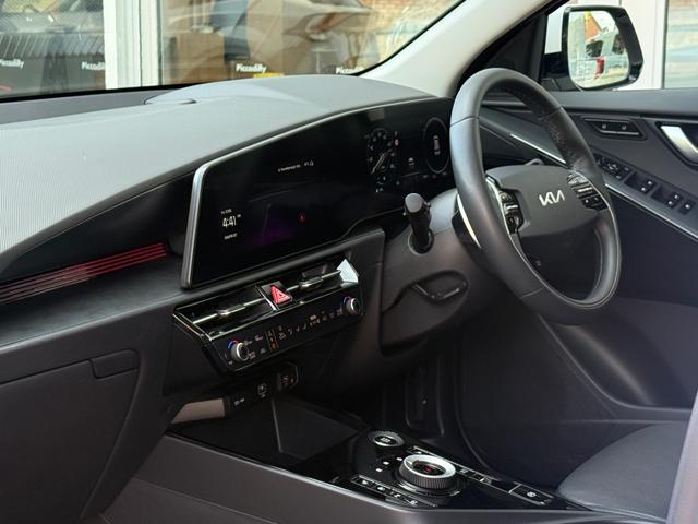 Kia Niro Photo 60111451-a96f-4a4f-a62a-28be83c0a4b6.jpg