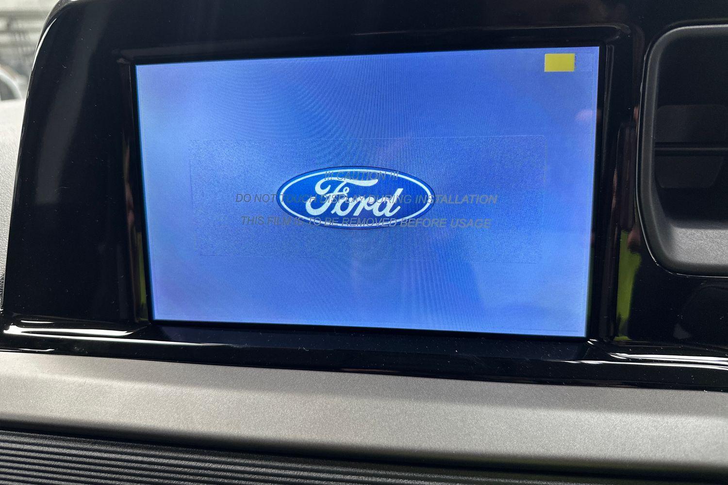 Ford TRANSIT COURIER Photo 25