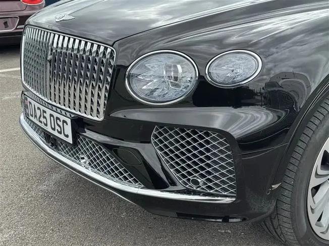 BENTLEY Bentayga Photo 16