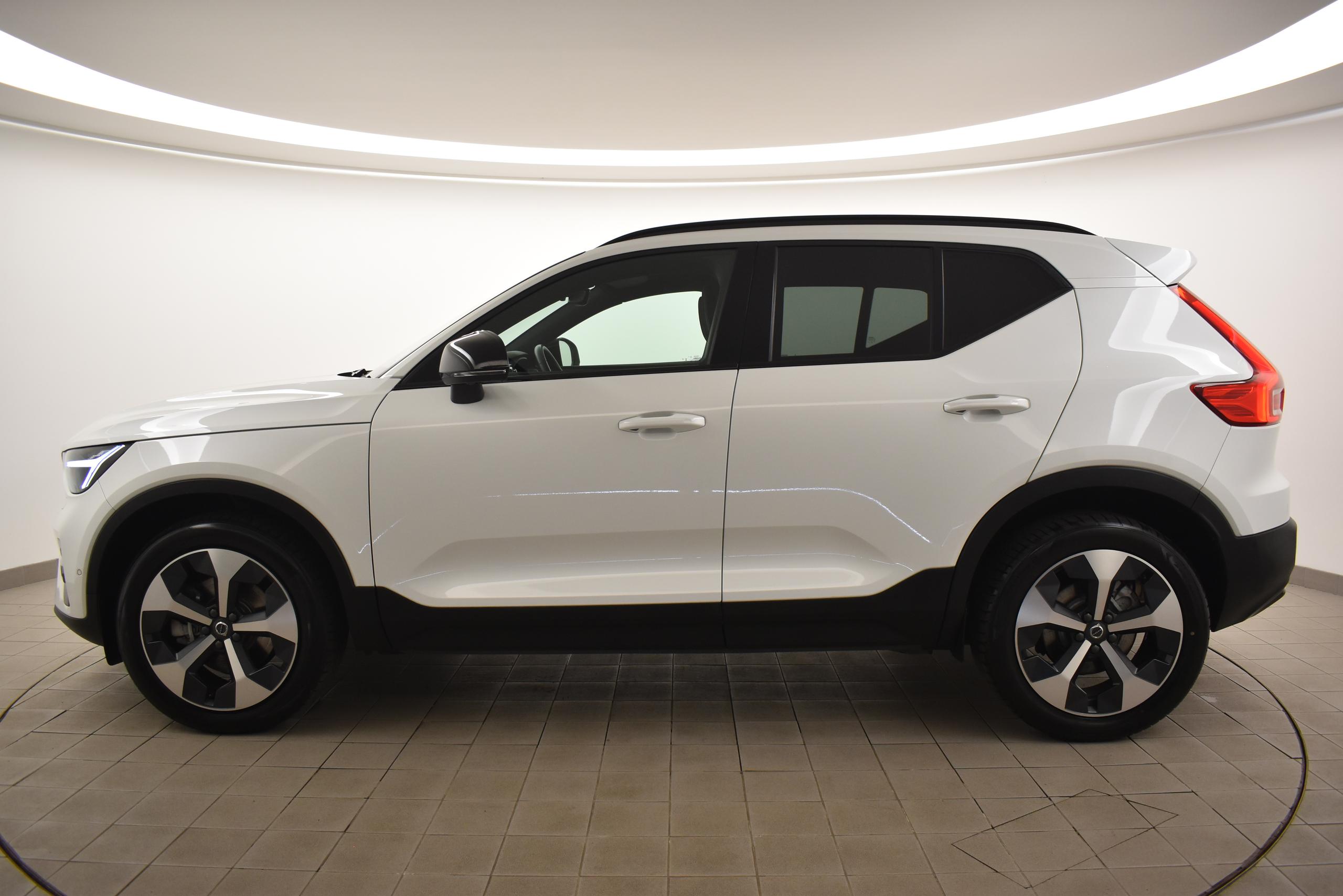 2023 VOLVO XC40 2.0 B4P Ultimate Dark 5dr Auto - vehicle photo 6 for sale on PureCar