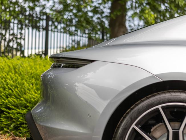 PORSCHE Taycan Photo 35