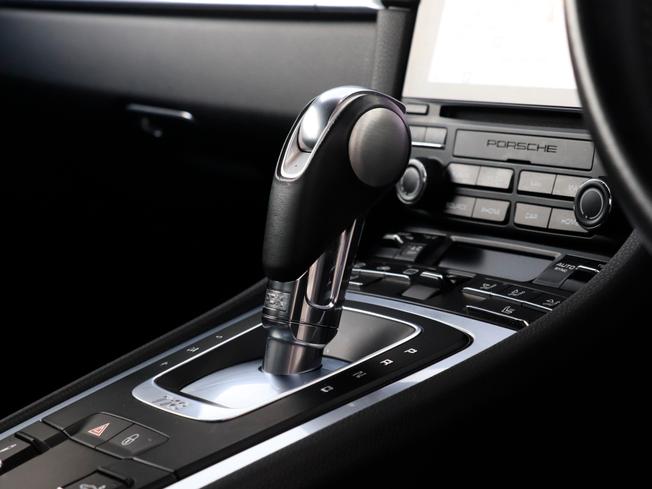PORSCHE 718 Cayman Photo 30