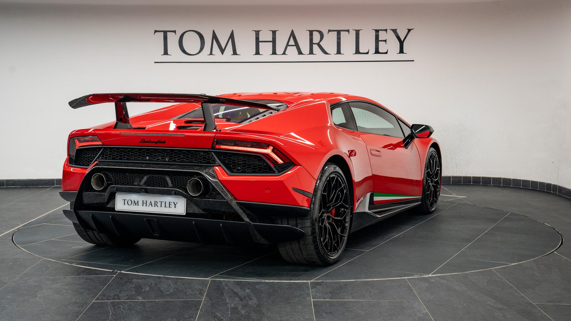 LAMBORGHINI Huracan Photo 6072c1e0-2baf-4e07-8830-b96aa6d6a4e8.jpg