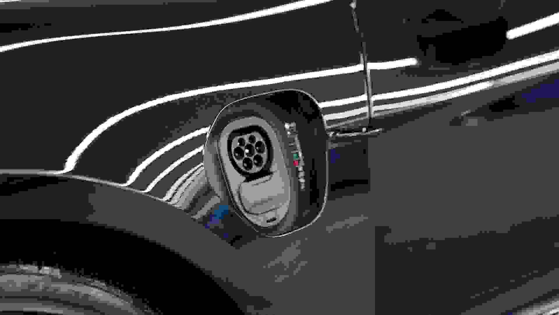 Porsche Taycan Turbo Photo 6089a9e8-19ca-4ef5-8d92-f79812abfdd8.jpg