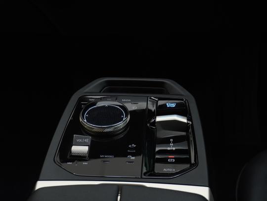 BMW iX Photo 6099c722-359e-44d5-a800-57556cd59a75.jpg