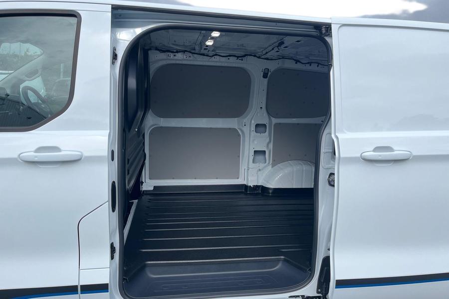 Ford TRANSIT CUSTOM Photo 60a4b58f-8ee1-4a56-b413-42b095d66dba.jpg