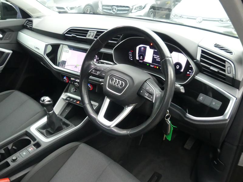 Audi Q3 Photo 60b97112-e48e-4235-a992-f4fbedf0c91f.jpg