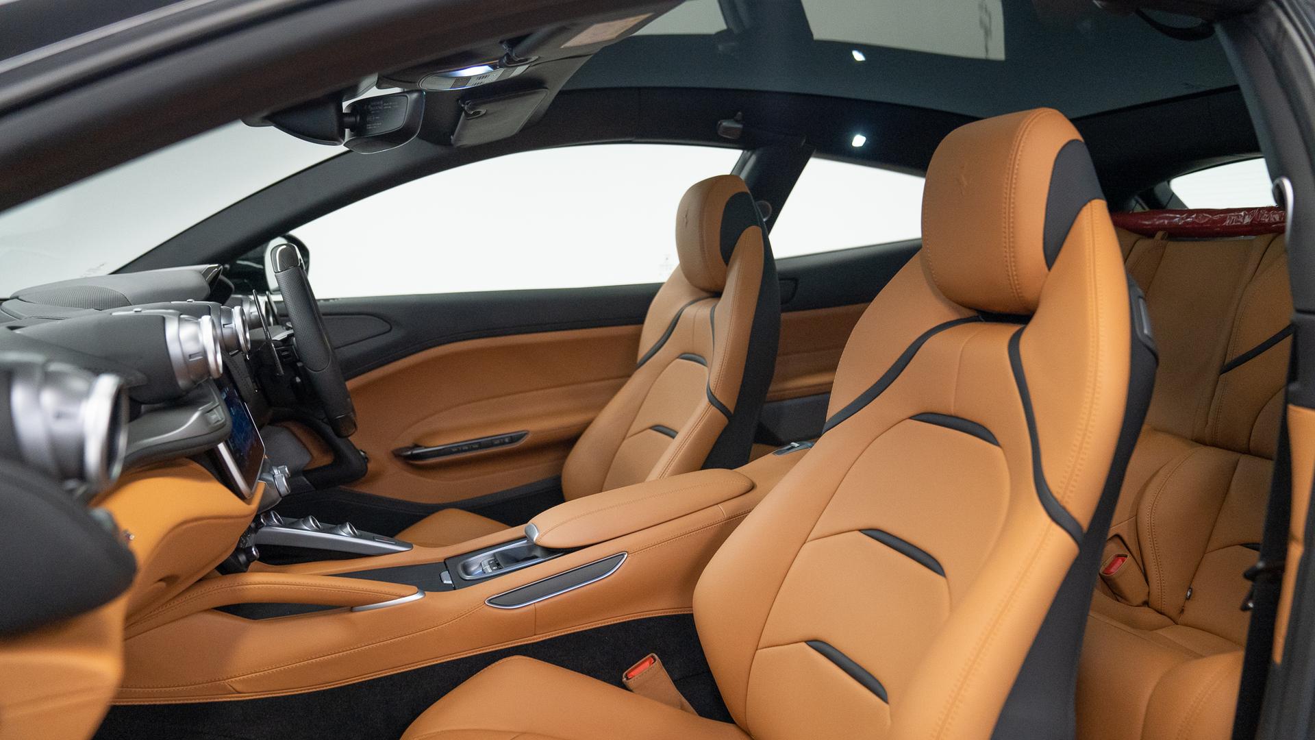 Ferrari GTC4 LUSSO T Photo 60c858fa-0c58-43bd-acc7-f6e56e854e76.jpg