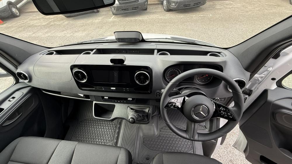 Mercedes-Benz Sprinter Photo 60d394f8-8435-468e-9479-9578d436b154.jpg