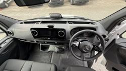 Mercedes-Benz Sprinter Photo 21