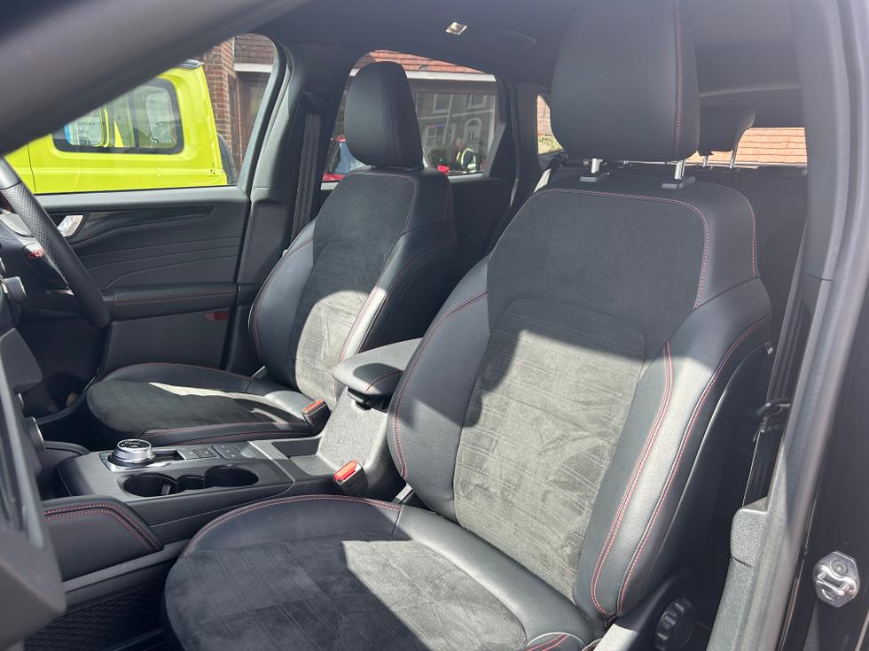 Ford Kuga Photo 60ed7c59-ee32-42e5-b77e-7e74bd10853d.jpeg