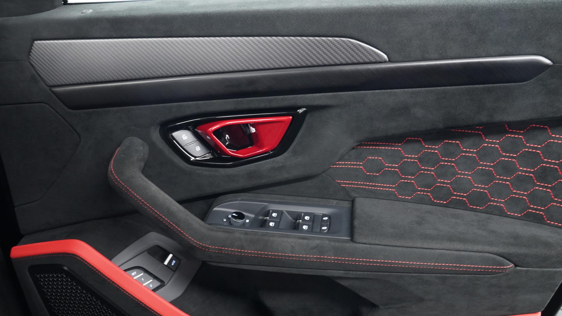 LAMBORGHINI Urus Photo 60efba1b-5ce5-4fec-8101-484db3a2ed6c.jpg