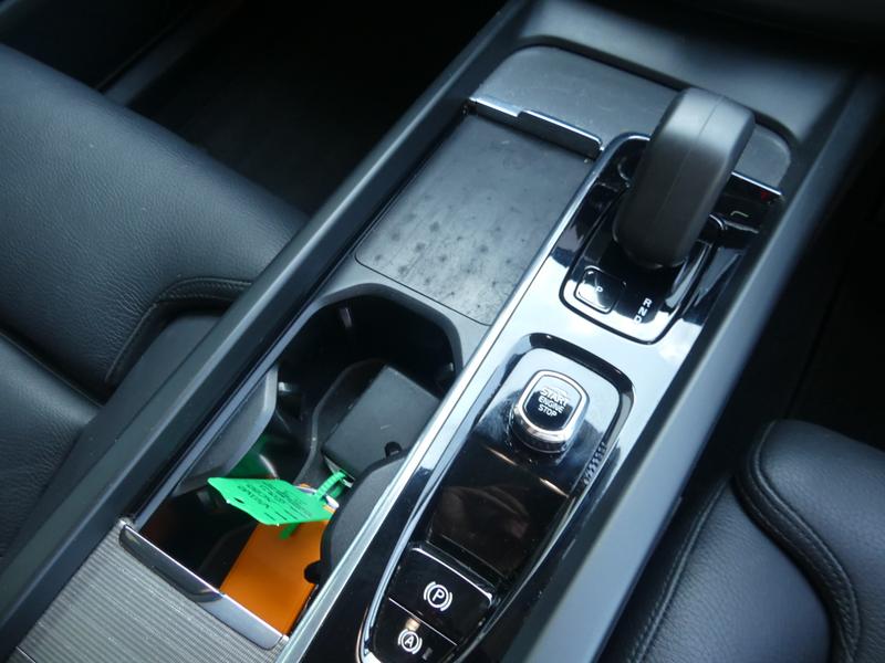 Volvo XC60 Photo 60f0b837-2442-4d02-aebc-88b70cbe5d55.jpg