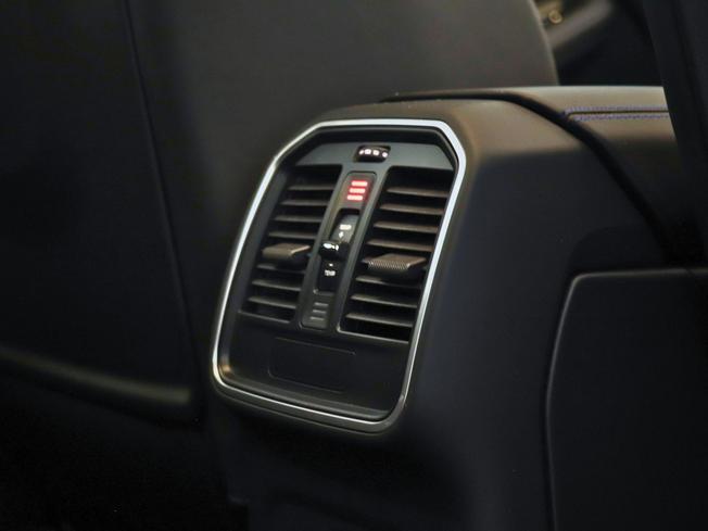 PORSCHE Macan Photo 18