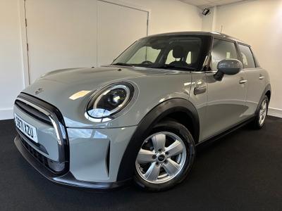 Used 2022 Mini Hatch AUTOMATIC 1.5 Cooper Classic Hatchback 5dr Petrol Steptronic Euro 6 (s/s) (136 ps) at Hodgson Car Sales